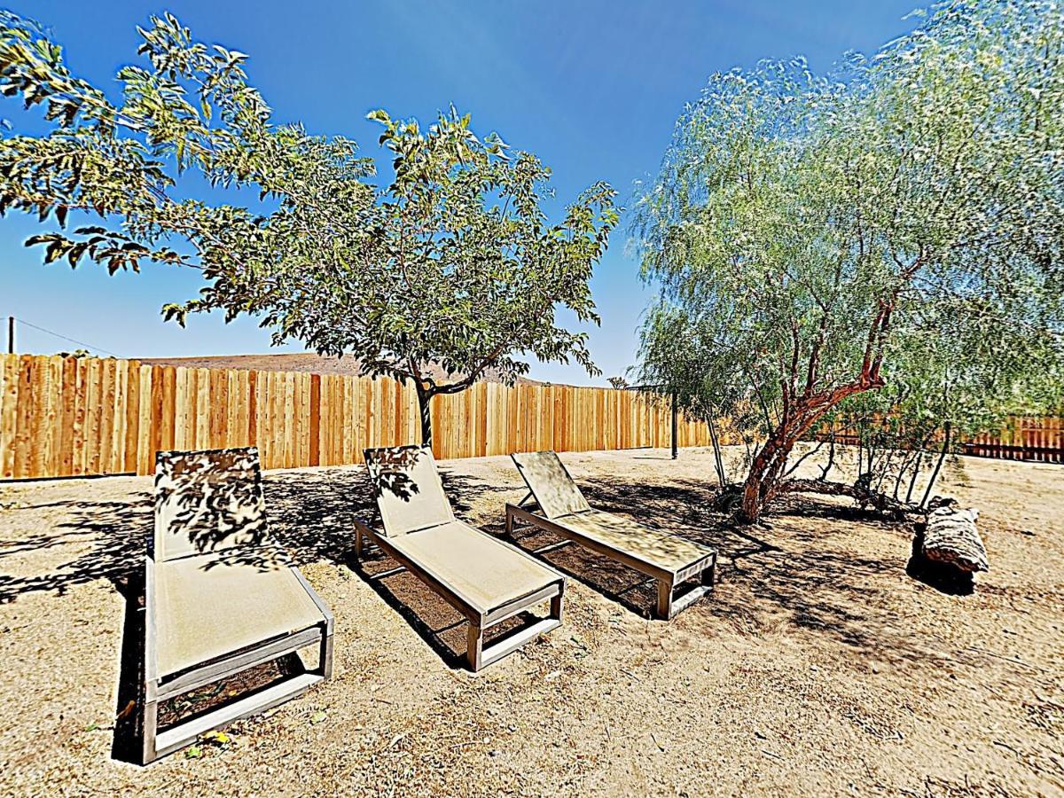 Rawhide Ranch - Walk To Pappy And Harriet'S With Hot Tub! Home Yucca Valley Kültér fotó