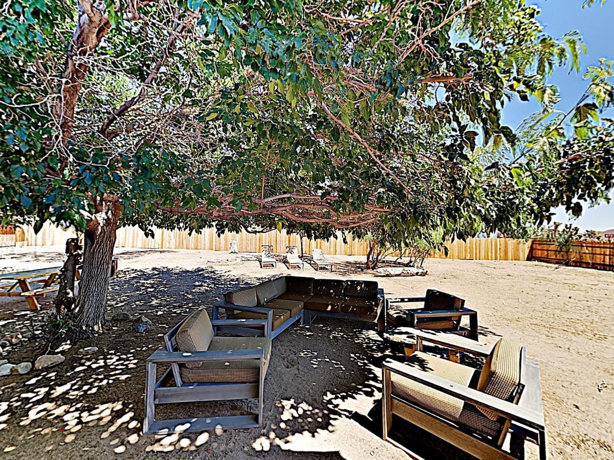 Rawhide Ranch - Walk To Pappy And Harriet'S With Hot Tub! Home Yucca Valley Kültér fotó